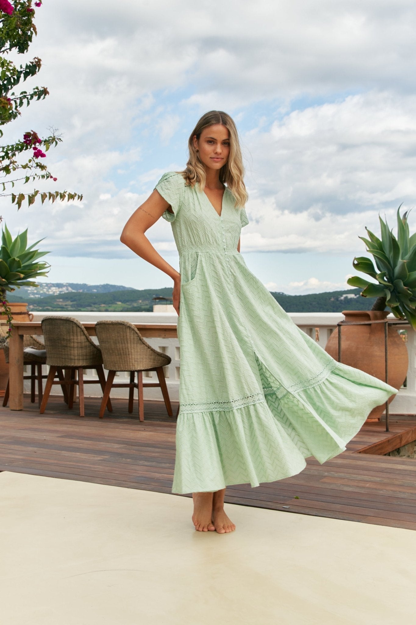 Midikleid mit V - Ausschnitt in zartem Mintgrün - Blossom Hair & Fashion