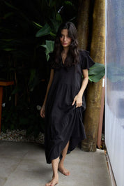 Midikleid mit V - Ausschnitt und Stufenrock - Blossom Hair & Fashion