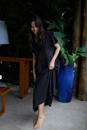 Midikleid mit V - Ausschnitt und Stufenrock - Blossom Hair & Fashion