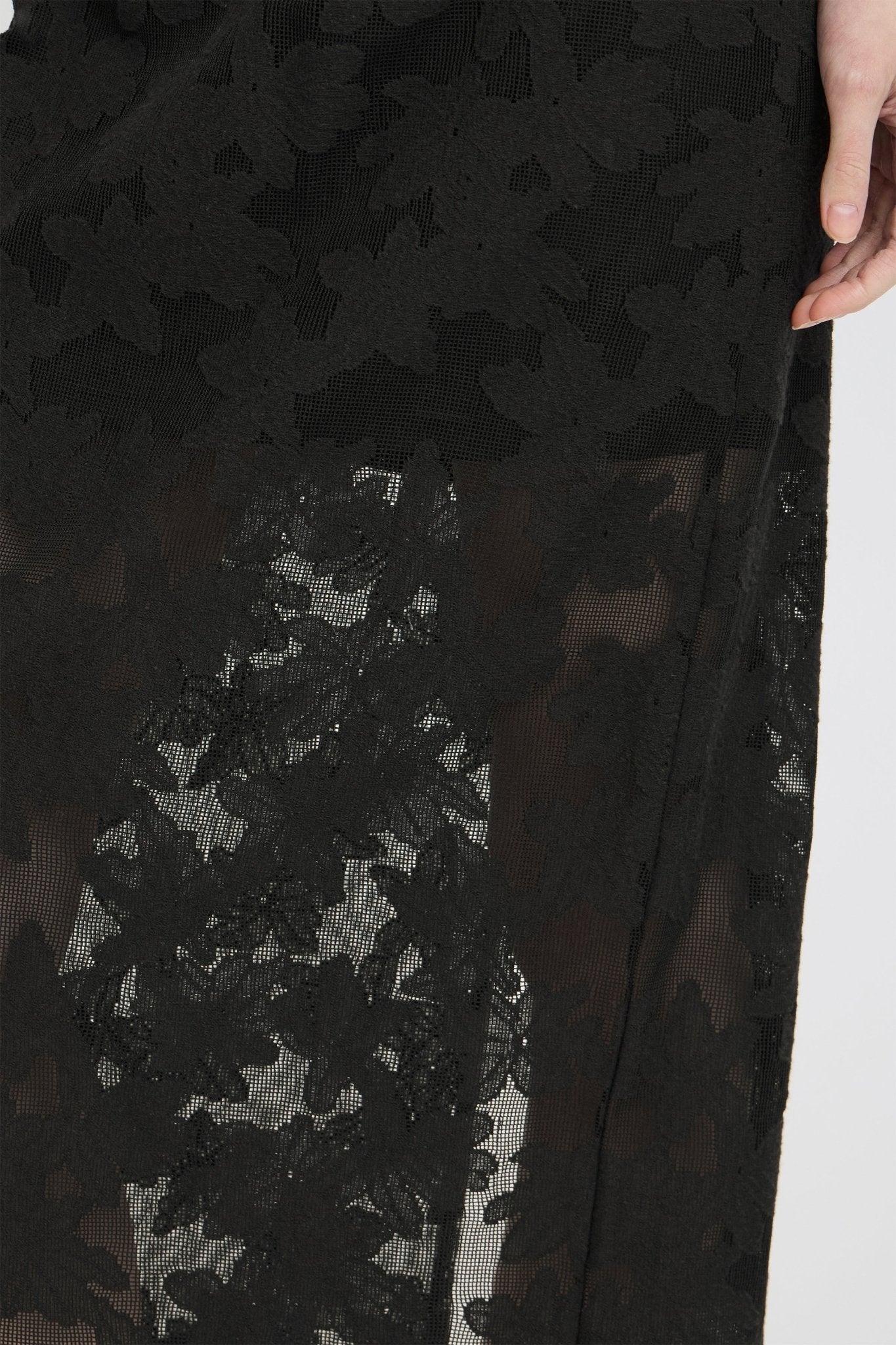 Midirock mit Blumenmuster in Schwarz oder Creme - Blossom Hair & Fashion