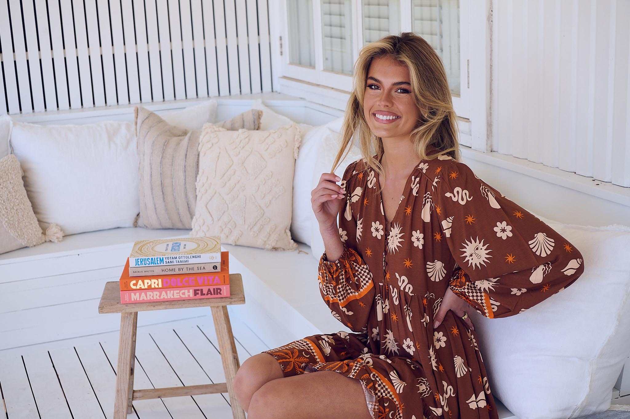 Minikleid Damen mit V - Ausschnitt und Allovermuster - Blossom Hair & Fashion