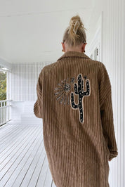 Oversize - Hemd mit Rippenstruktur und Stickerei in Blau oder Beige - Blossom Hair & Fashion