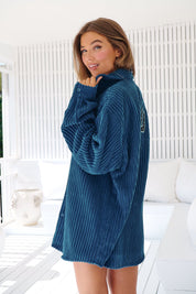 Oversize - Hemd mit Rippenstruktur und Stickerei in Blau oder Beige - Blossom Hair & Fashion