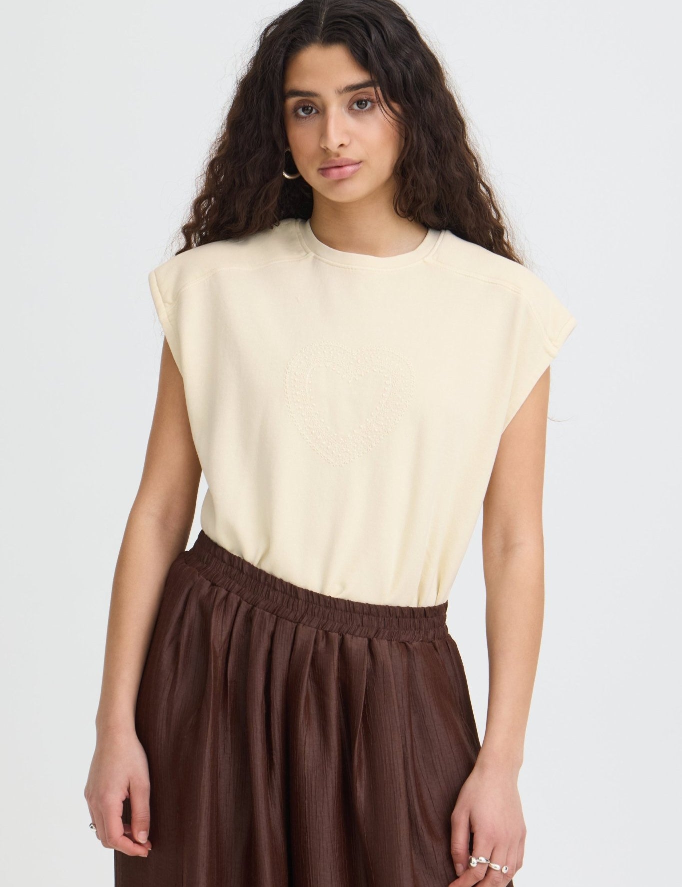 Oversize Shirt mit Herzdetail Creme - Blossom Hair & Fashion