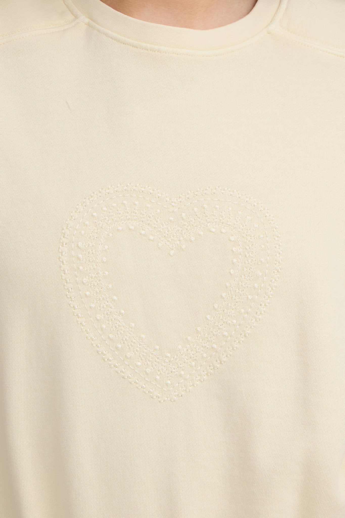 Oversize Shirt mit Herzdetail Creme - Blossom Hair & Fashion