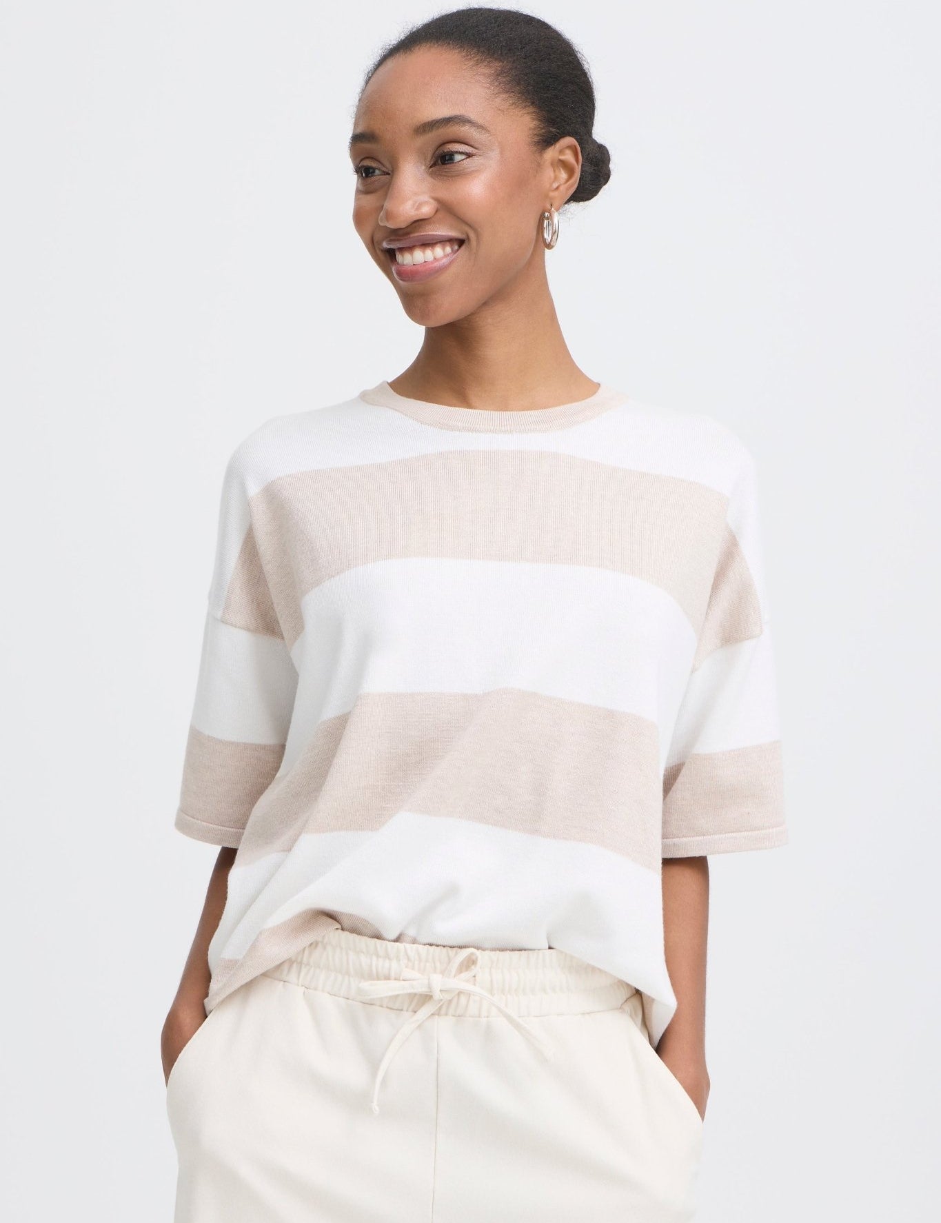 Oversize T-Shirt in Creme und mit Streifen - Blossom Hair & Fashion