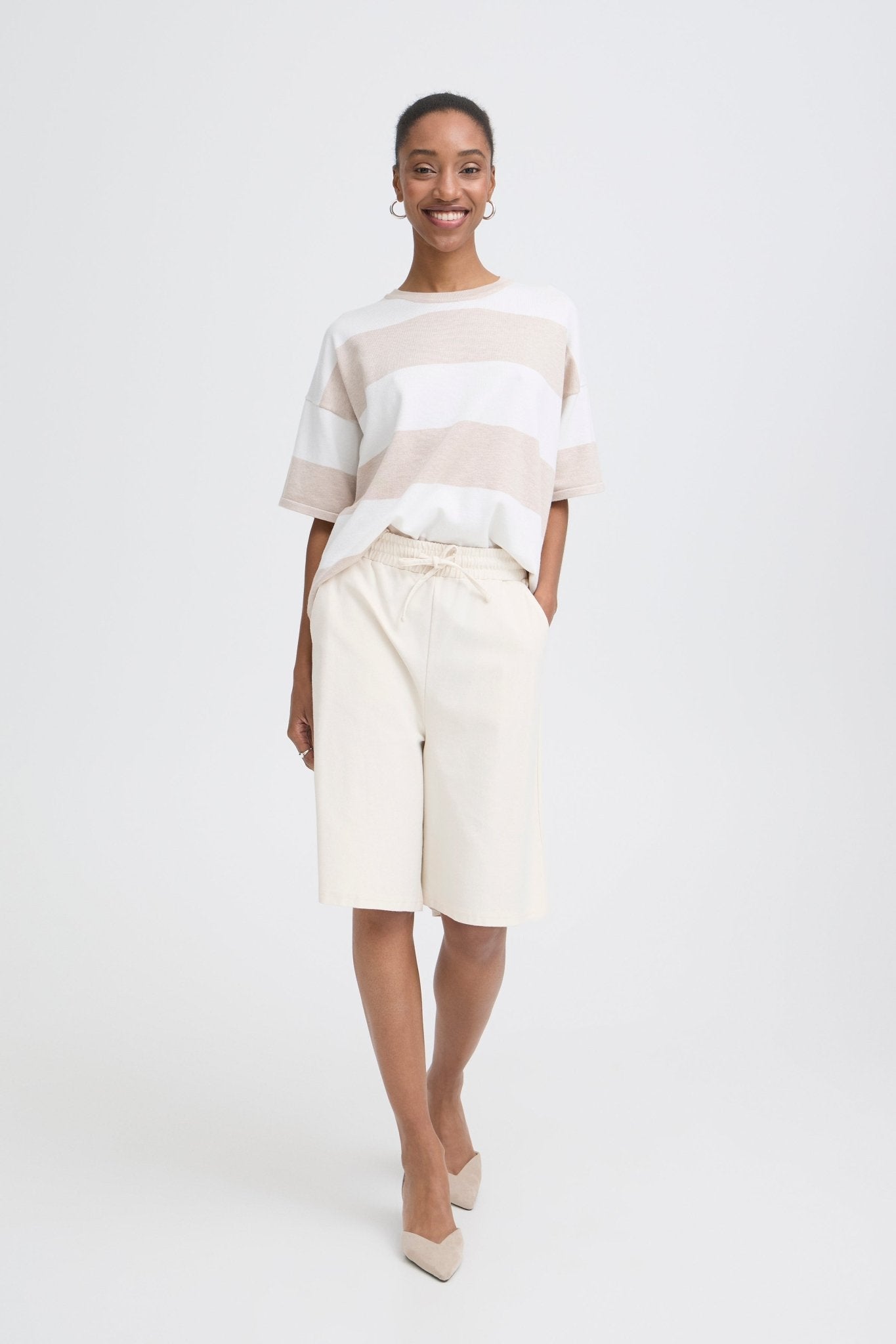 Oversize T-Shirt in Creme und mit Streifen - Blossom Hair & Fashion