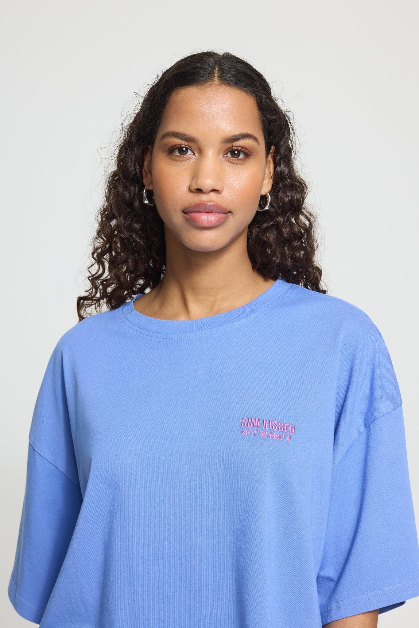 Oversize T-Shirt mit Rückenprint Gelb oder Blau - Blossom Hair & Fashion