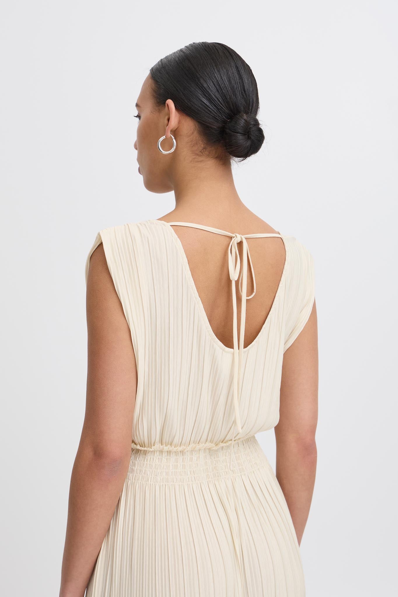 Plissiertes Maxikleid für Damen – Elegant & ärmellos - Blossom Hair & Fashion
