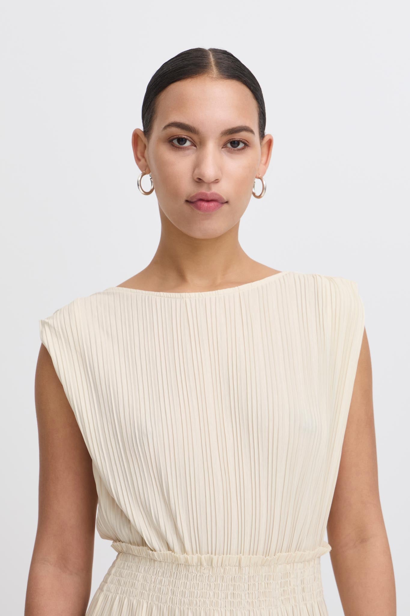 Plissiertes Maxikleid für Damen – Elegant & ärmellos - Blossom Hair & Fashion
