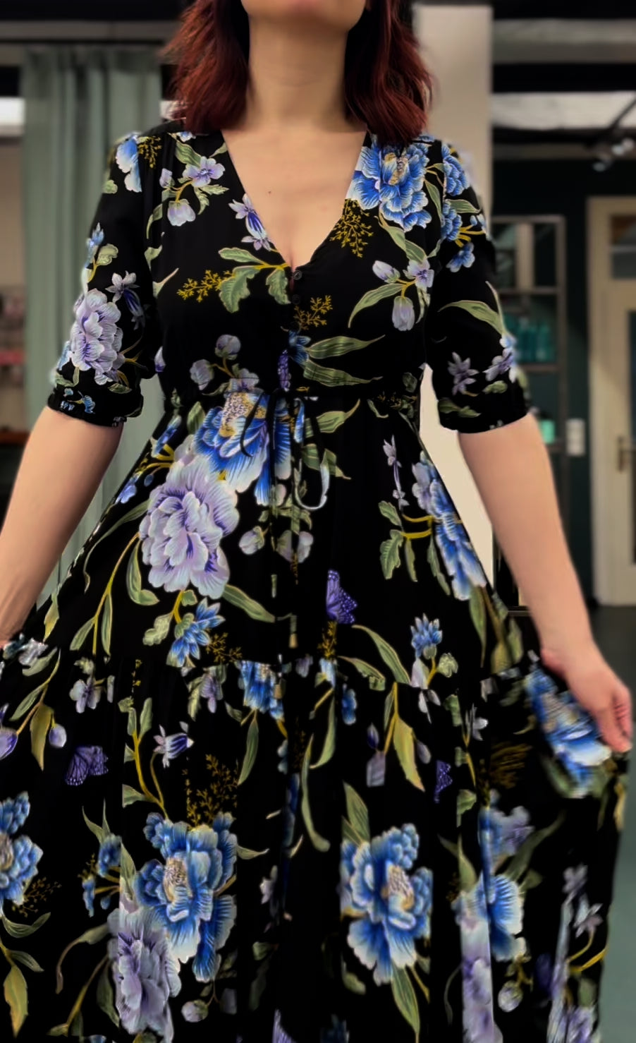 Langes Boho Winterkleid mit floralen Mustern und weitem Schnitt