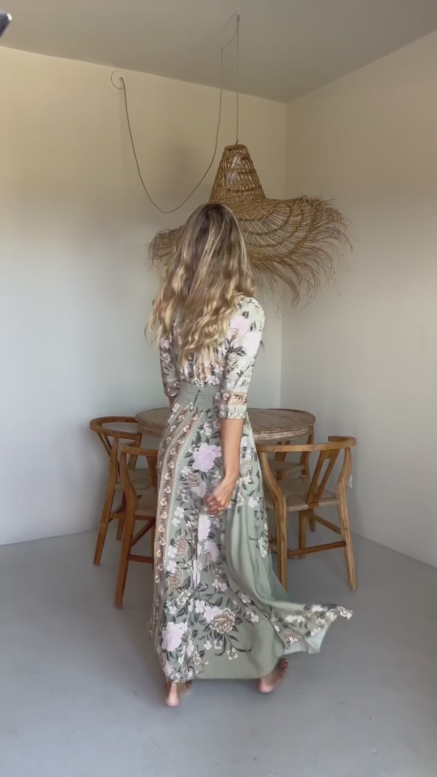 Maxikleid mit floralem Muster in Salbeigrün