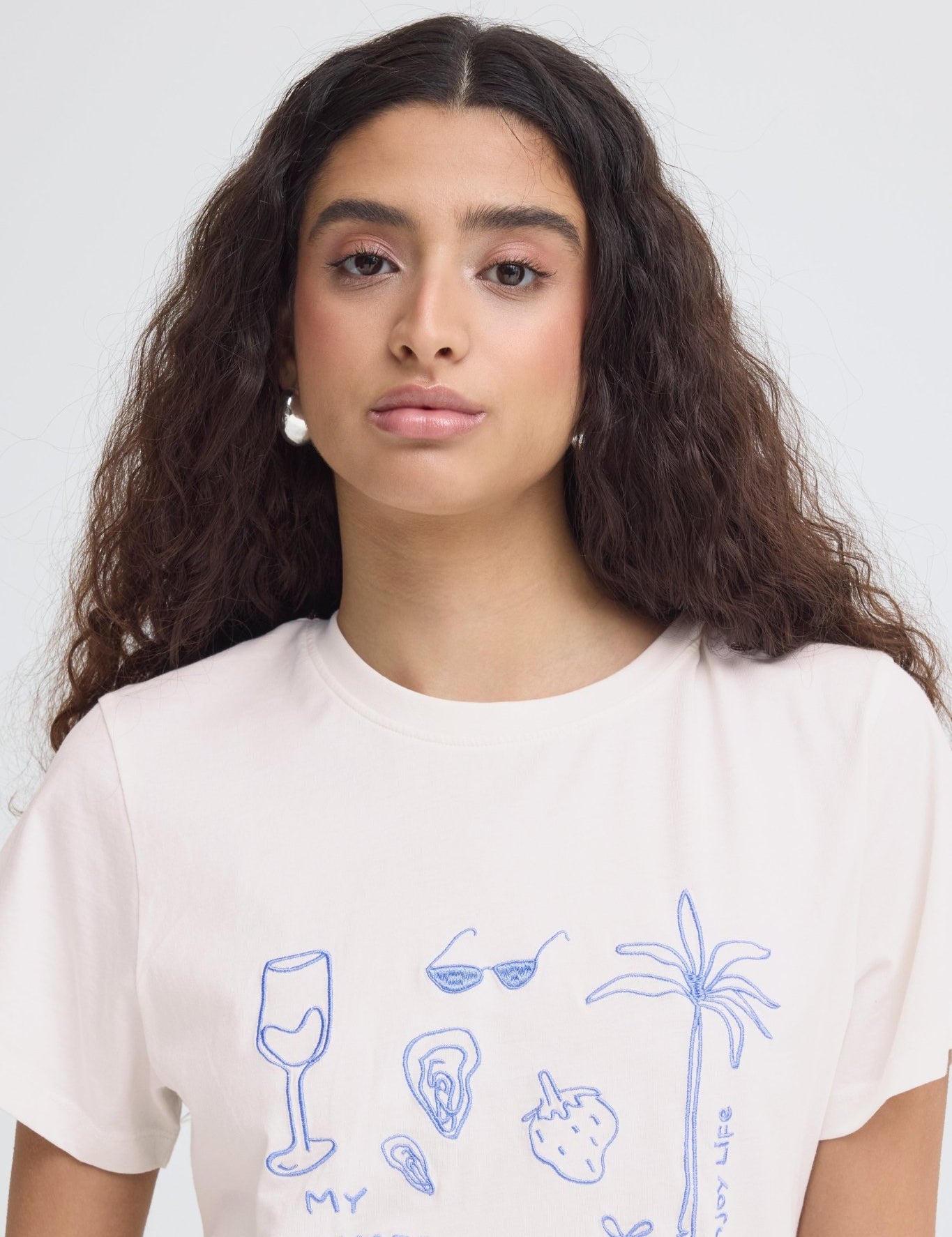 Print Shirt mit Frontmotiv in Offwhite - Blossom Hair & Fashion