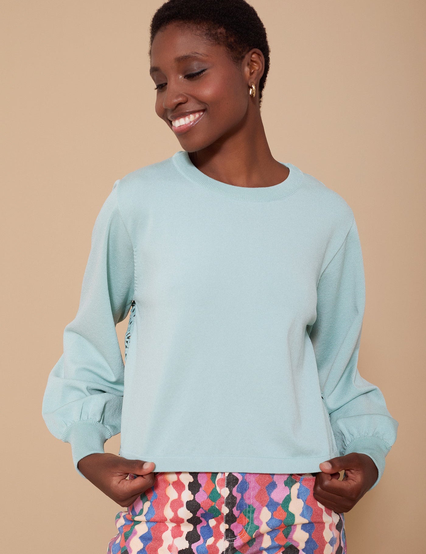 Pullover in sanftem Mint mit Cut - Out Spitze - Blossom Hair & Fashion