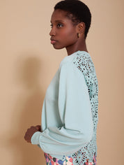 Pullover in sanftem Mint mit Cut - Out Spitze - Blossom Hair & Fashion