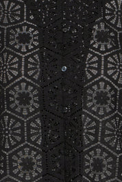 Schwarze Häkelbluse mit floraler Struktur - Blossom Hair & Fashion