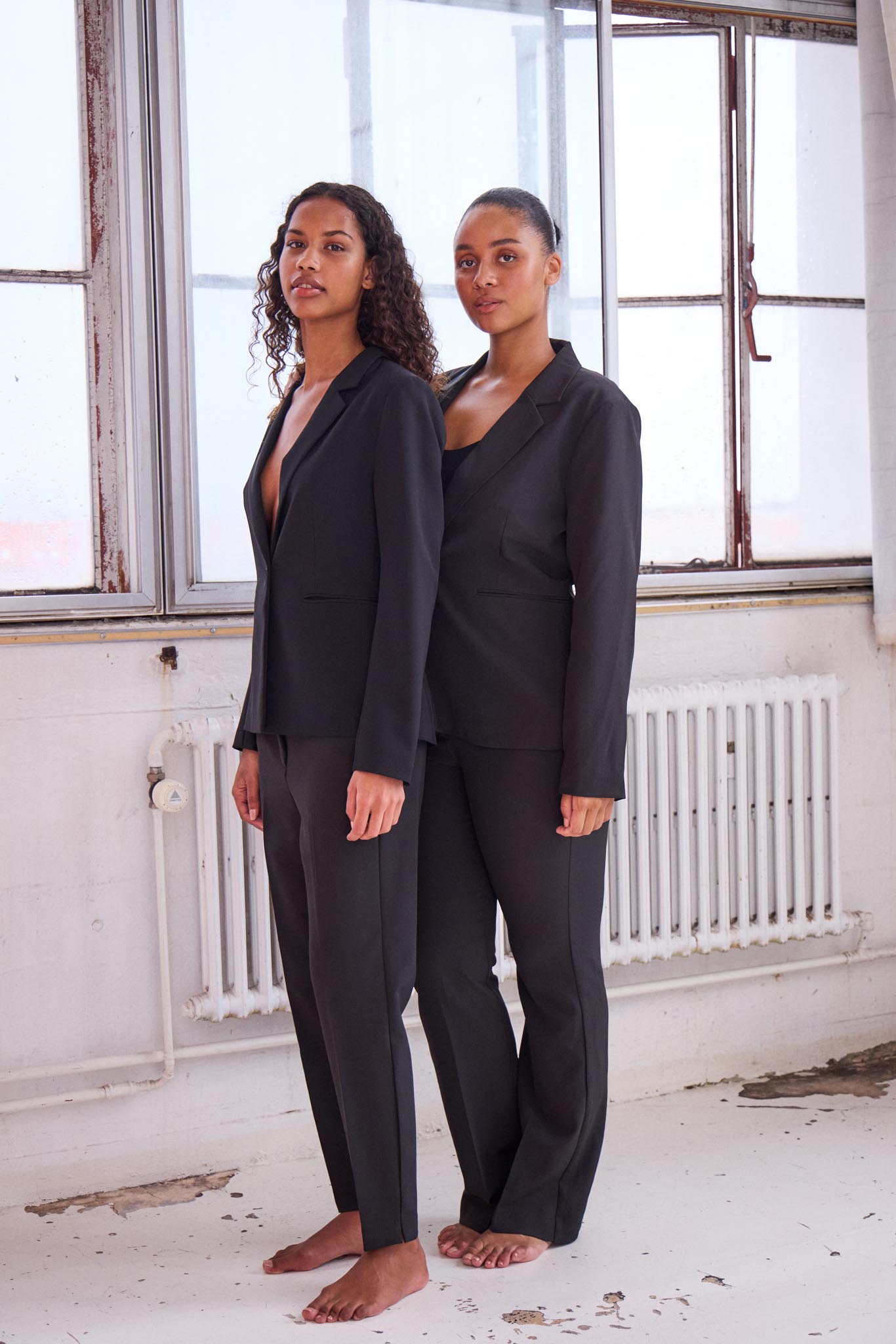 Schwarze Stoffhose Damen Regular Fit ankle length - Blossom Hair & Fashion