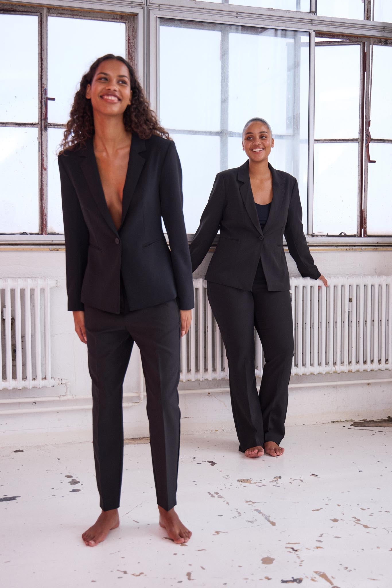 Schwarze Stoffhose Damen Regular Fit ankle length - Blossom Hair & Fashion