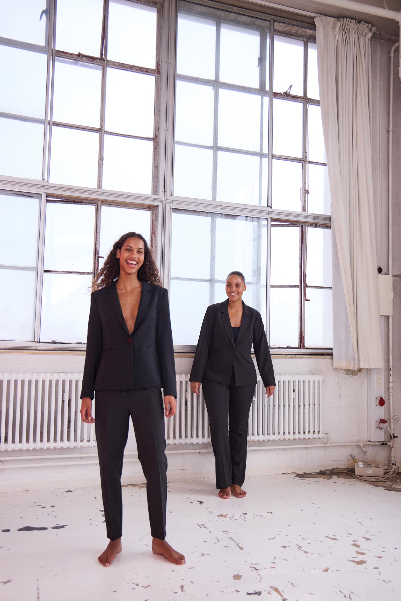 Schwarze Stoffhose Damen Regular Fit ankle length - Blossom Hair & Fashion