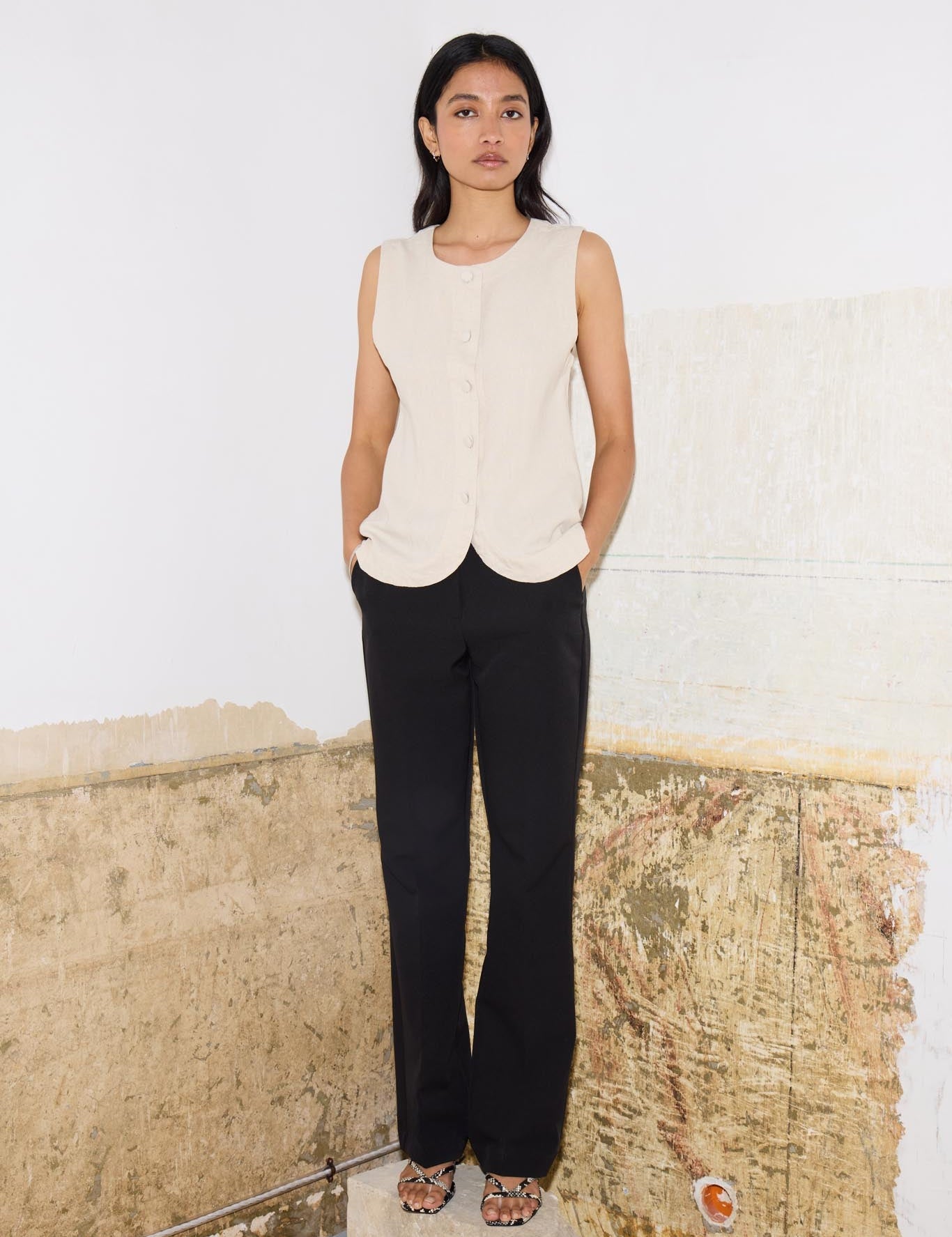 Schwarze Stoffhose mit weitem Bein - Blossom Hair & Fashion