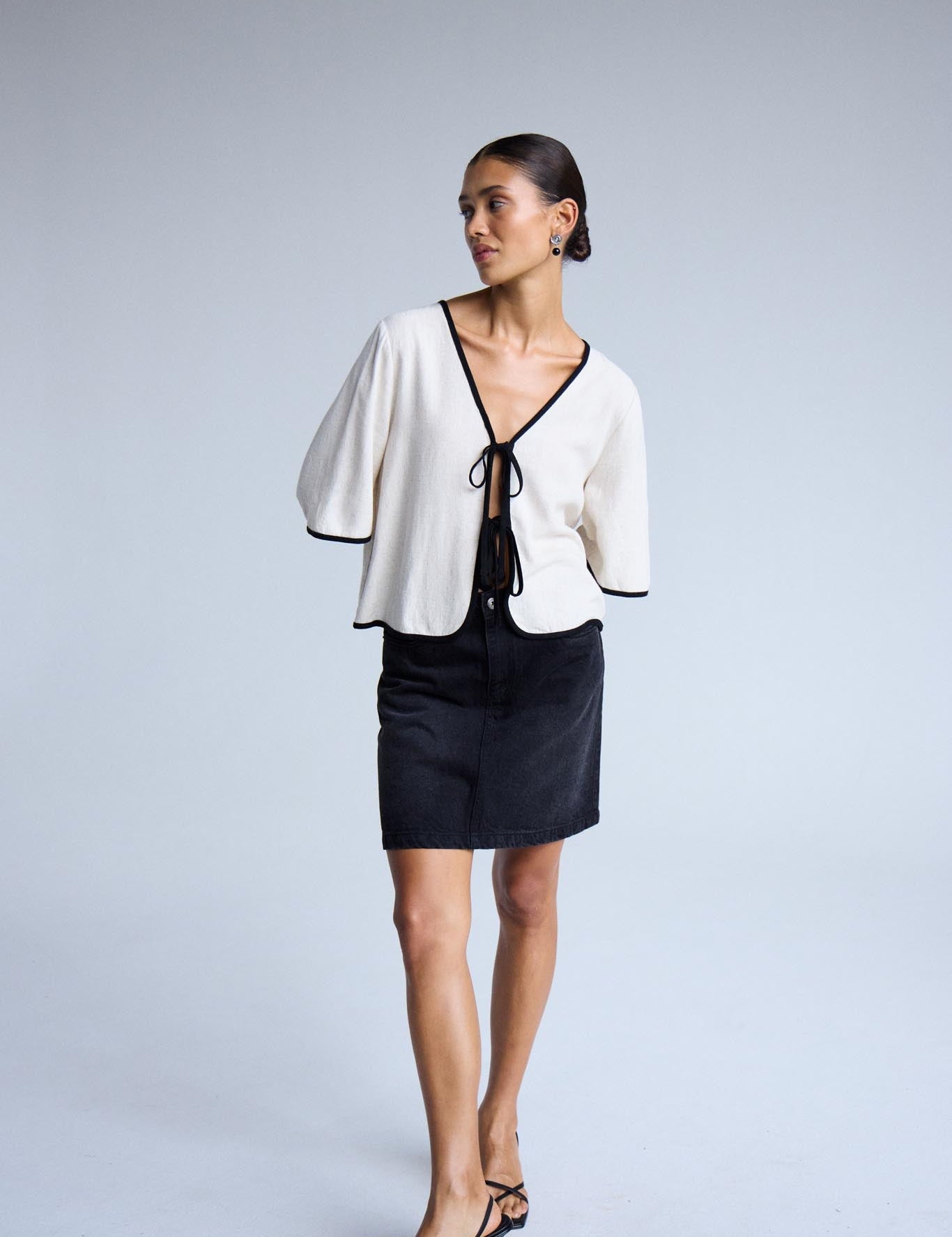 Schwarzer Jeansrock in A - Linie - Blossom Hair & Fashion