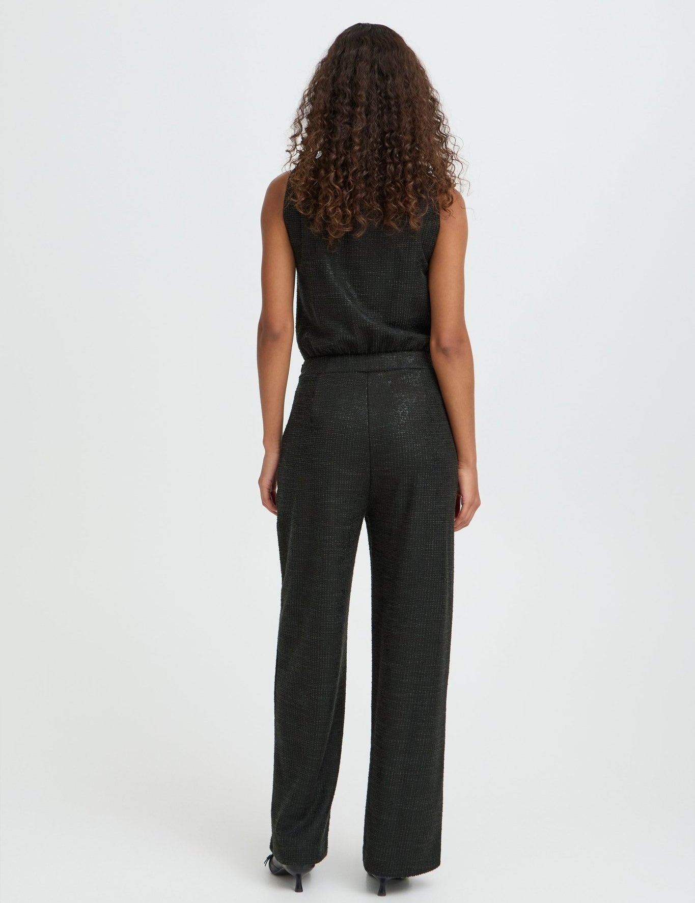 Schwarzer Jumpsuit mit weitem Bein - Blossom Hair & Fashion