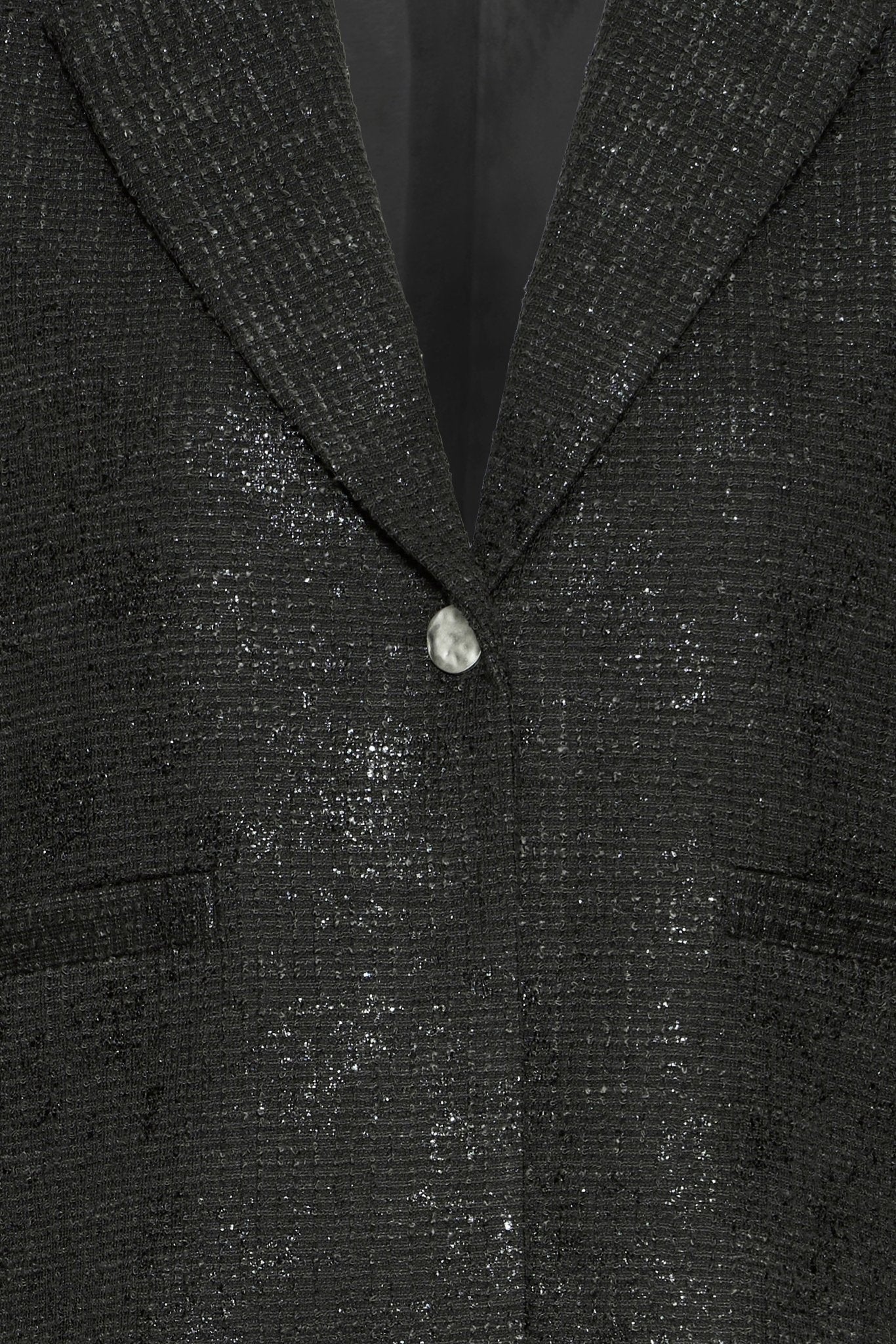 Schwarzer Kurzblazer mit Glanzstruktur - Blossom Hair & Fashion