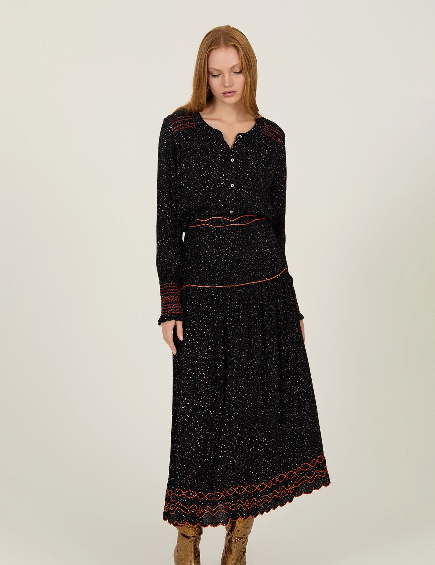 Schwarzer Midirock mit Stickdetails - Blossom Hair & Fashion