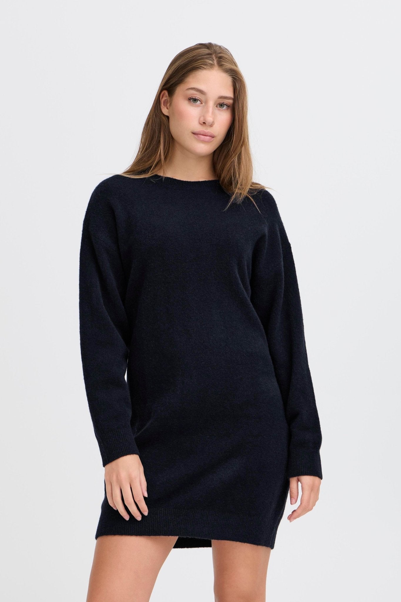 Schwarzes Damen Strickkleid – Loose Fit mit langen Ärmeln - Blossom Hair & Fashion