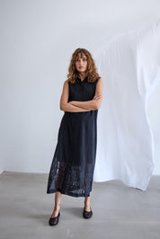 Schwarzes Damenkleid mit Knopfleiste und Spitze in Midi - Länge - Blossom Hair & Fashion