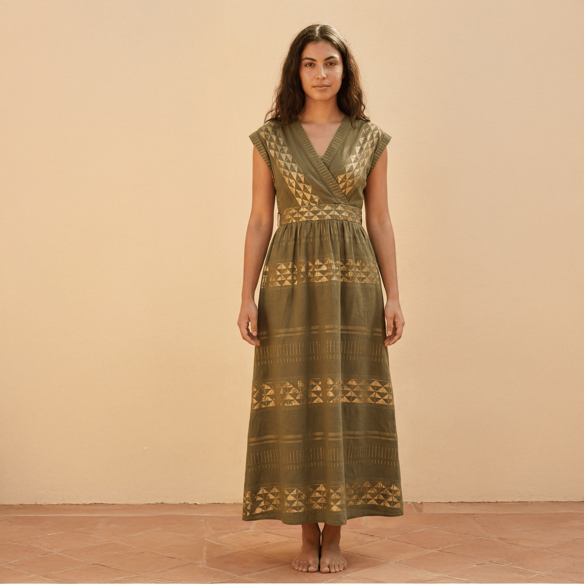 Schwarzes Midi Kleid mit grafischem Muster - Blossom Hair & Fashion