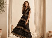 Schwarzes Midi Kleid mit grafischem Muster - Blossom Hair & Fashion