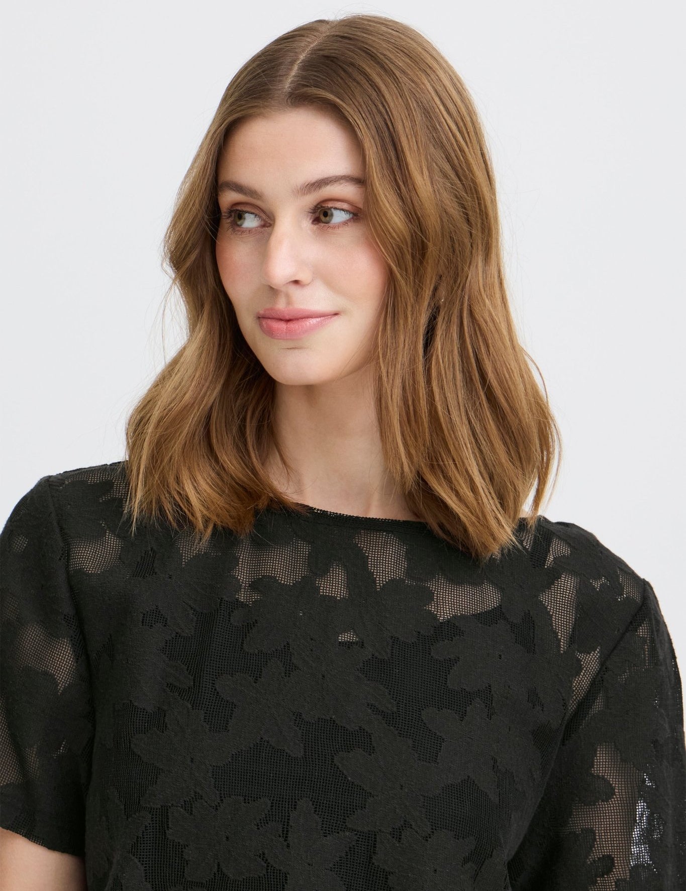 Shirt mit Blumenmuster in Schwarz oder Creme - Blossom Hair & Fashion