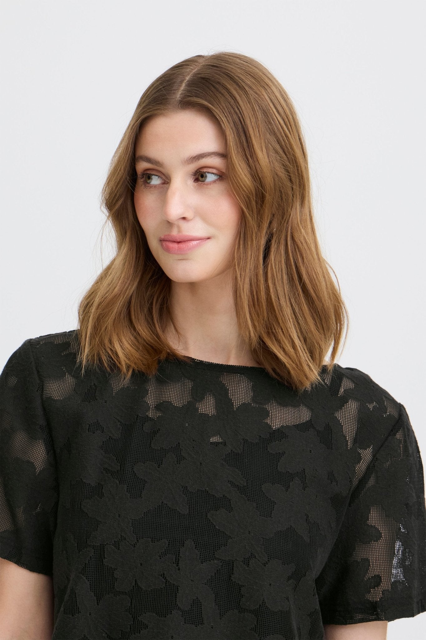 Shirt mit Blumenmuster in Schwarz oder Creme - Blossom Hair &amp; Fashion