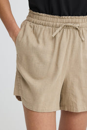 Shorts mit elastischem Bund und Bindeband in Schwarz oder Beige - Blossom Hair & Fashion