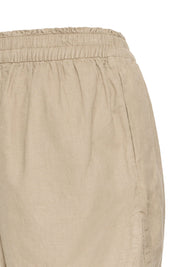 Shorts mit elastischem Bund und Bindeband in Schwarz oder Beige - Blossom Hair & Fashion
