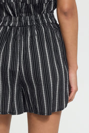 Shorts mit Streifen und Fransen in Schwarz - Blossom Hair & Fashion