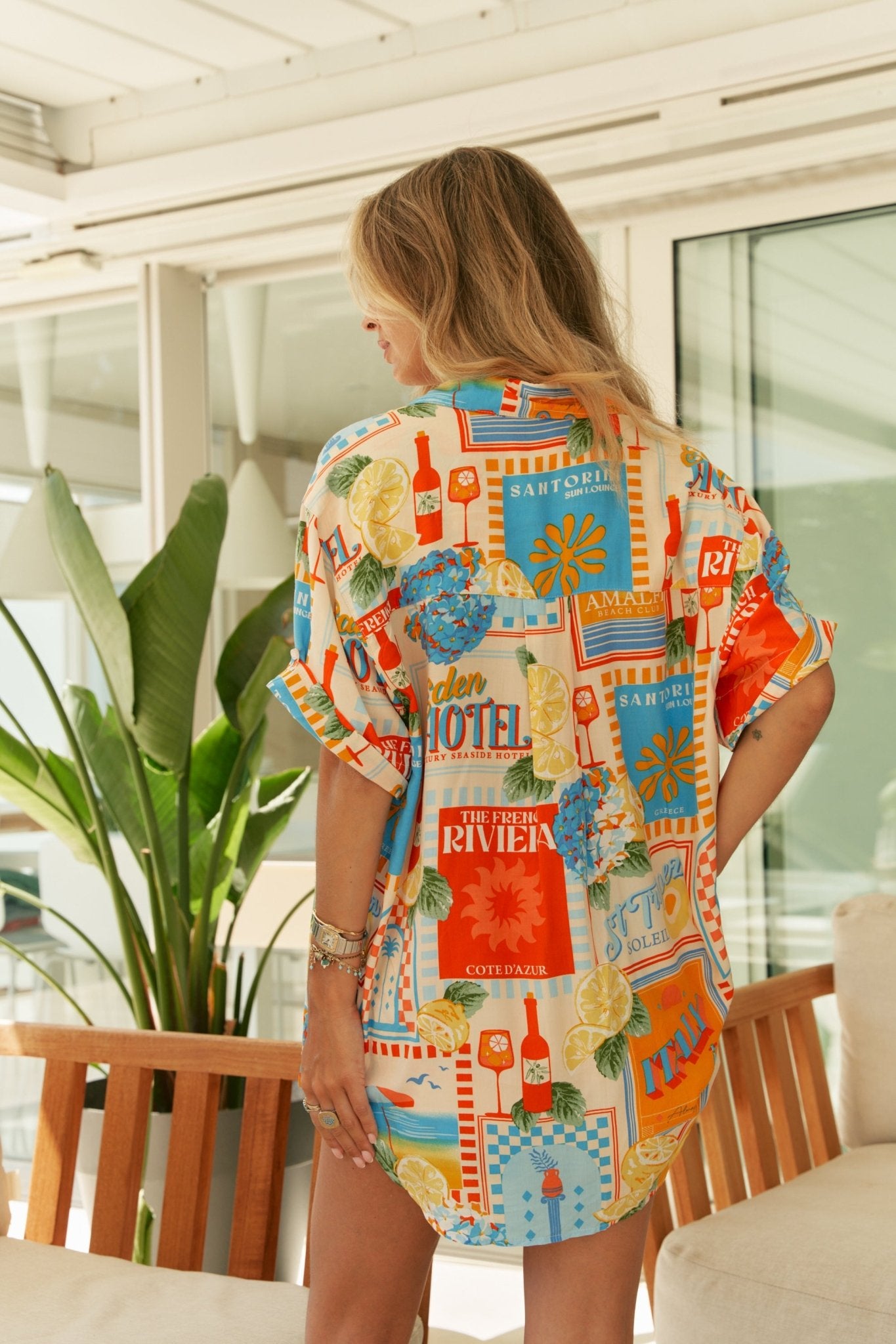 Sommerbluse mit Print und Knopfleiste in Oversized - Passform - Blossom Hair & Fashion