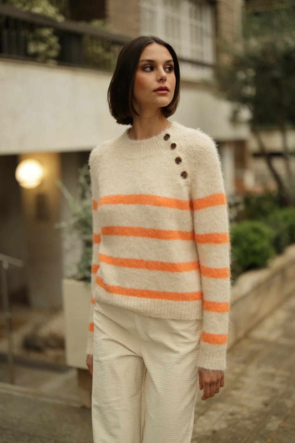 Stilvoller Deauville Pullover mit orangefarbenen Streifen - Blossom Hair & Fashion