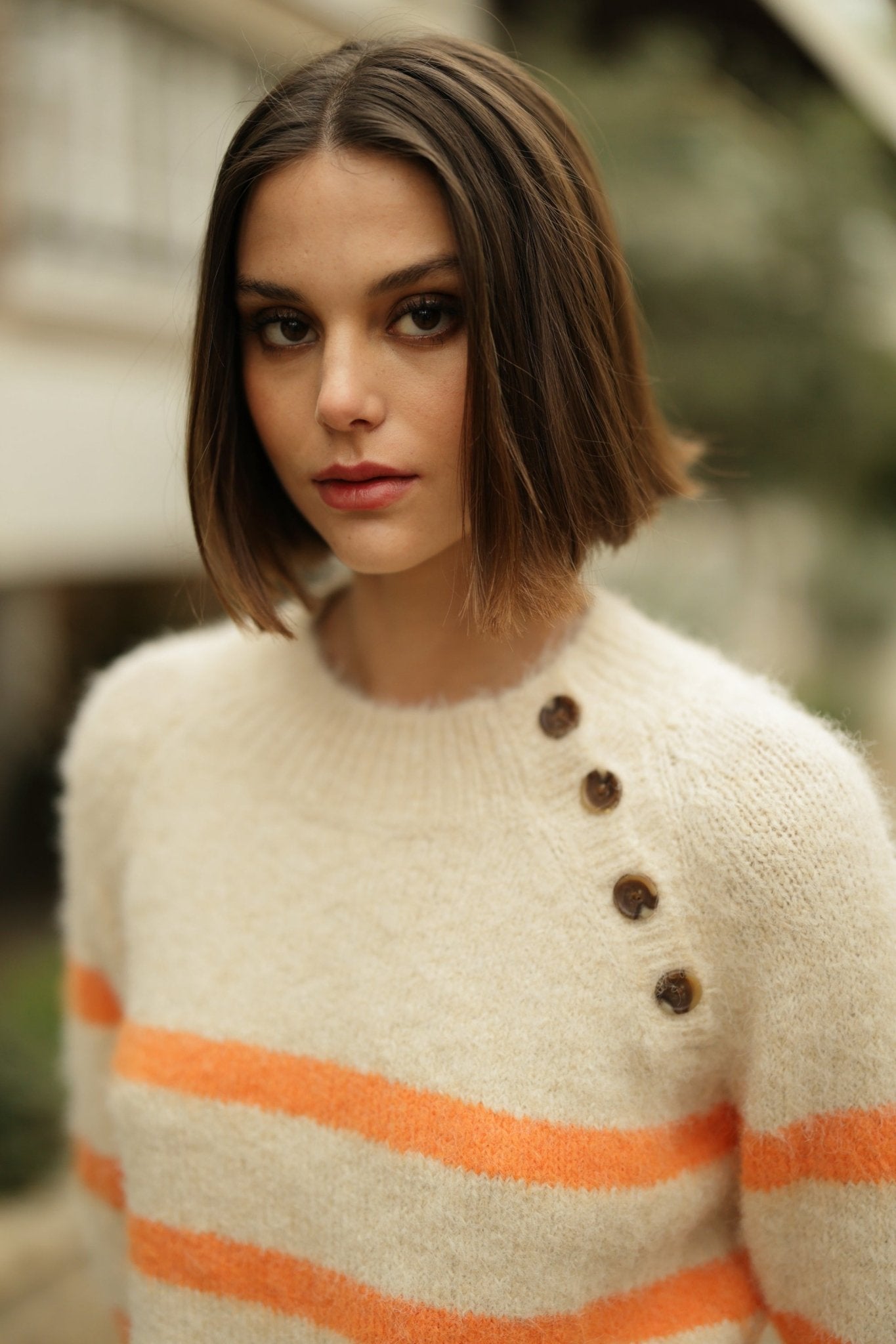 Stilvoller Deauville Pullover mit orangefarbenen Streifen - Blossom Hair & Fashion