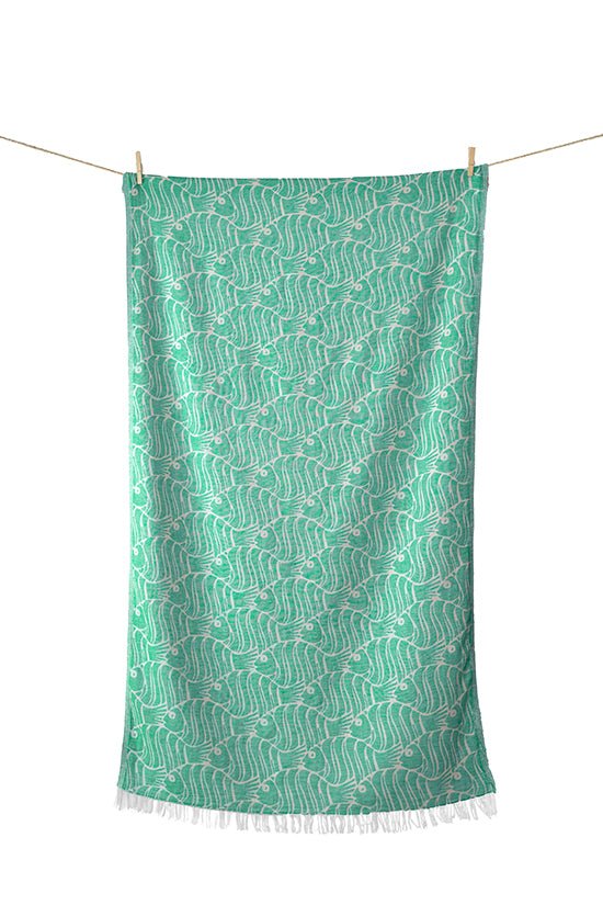 Strandtuch mit Fischmuster in sommerlichen Farben - Blossom Hair & Fashion