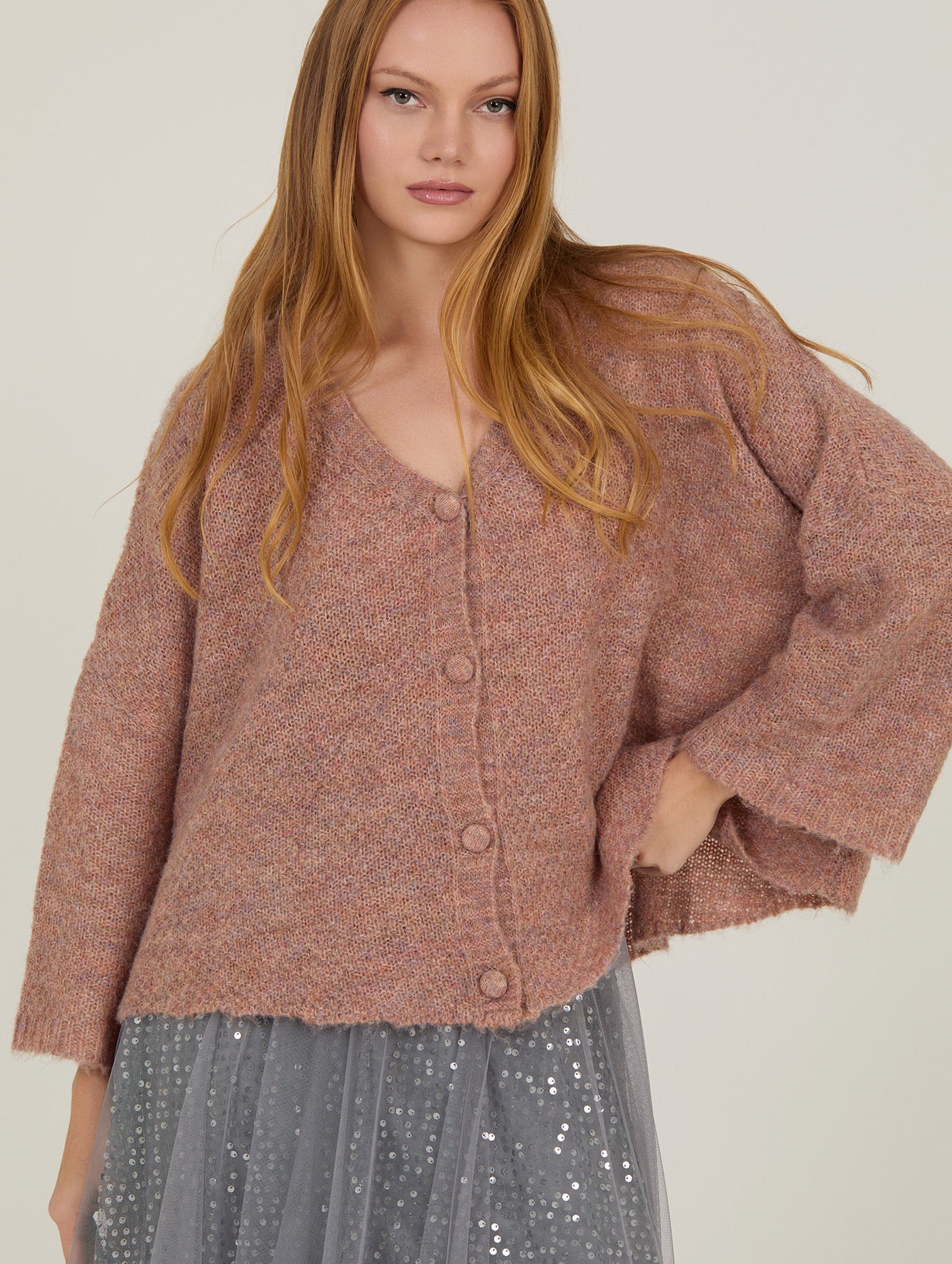 Strick - Cardigan mit V - Ausschnitt und Knöpfen - Blossom Hair & Fashion