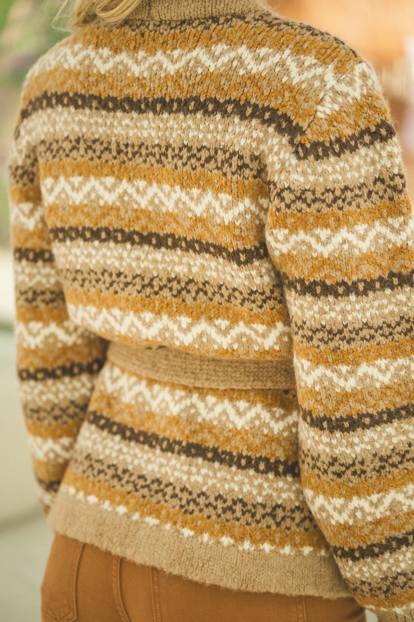 Strickjacke Damen im Jacquardmuster mit V - Ausschnitt - Blossom Hair & Fashion