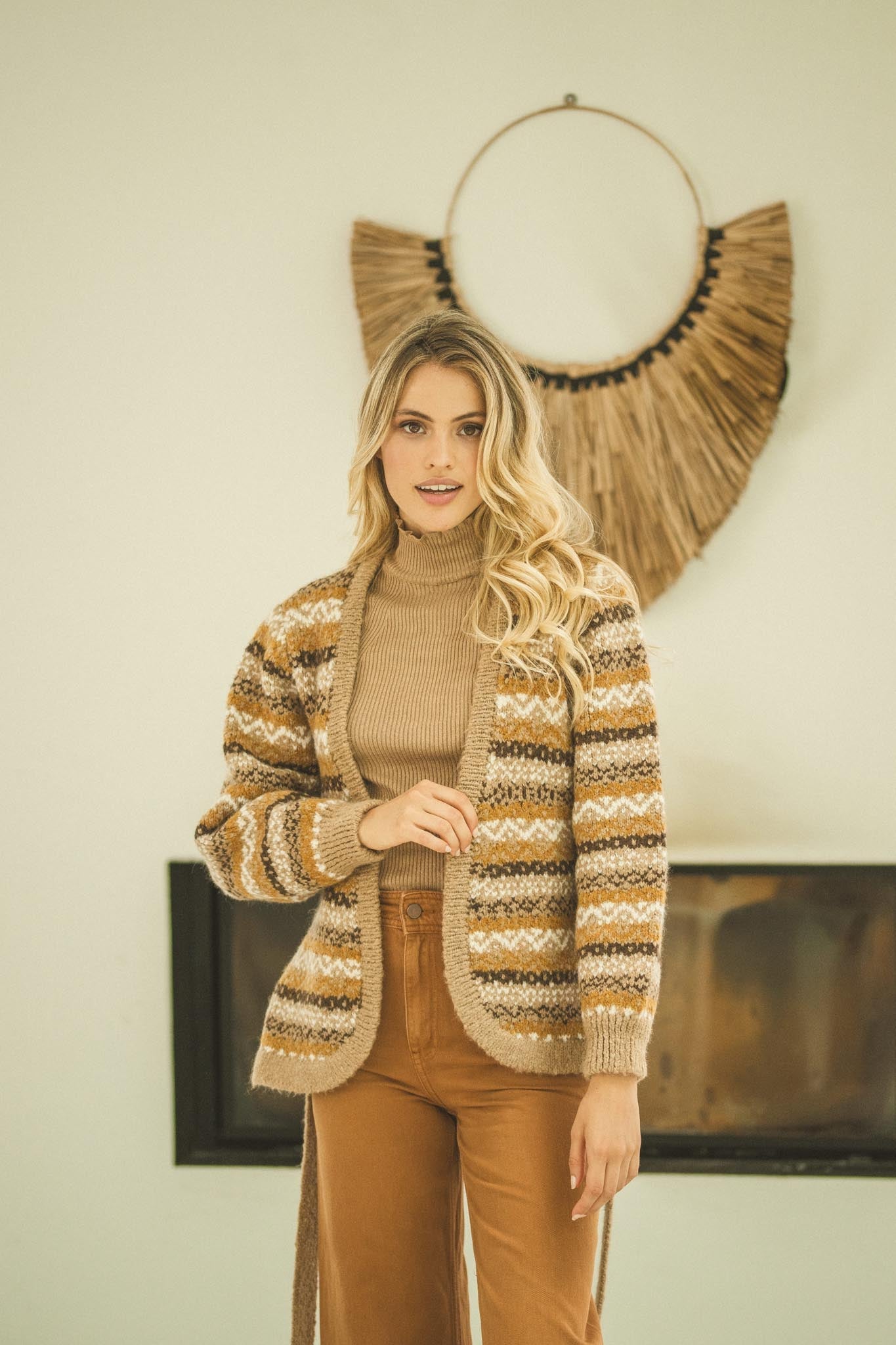 Strickjacke Damen im Jacquardmuster mit V - Ausschnitt - Blossom Hair & Fashion