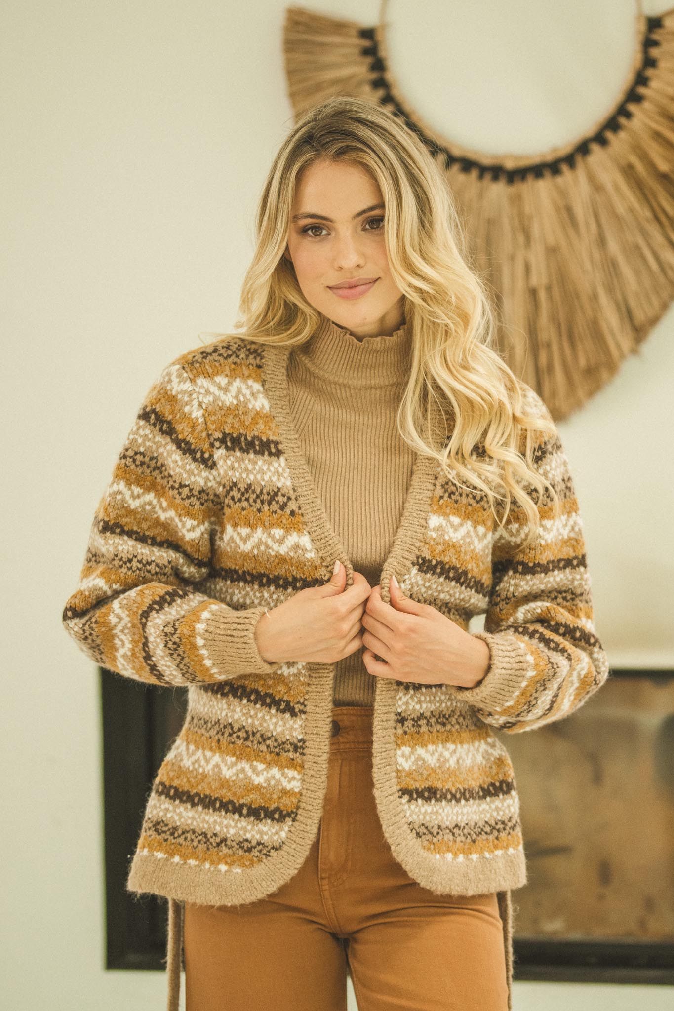 Strickjacke Damen im Jacquardmuster mit V - Ausschnitt - Blossom Hair & Fashion