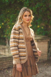 Strickjacke Damen im Jacquardmuster mit V - Ausschnitt - Blossom Hair & Fashion