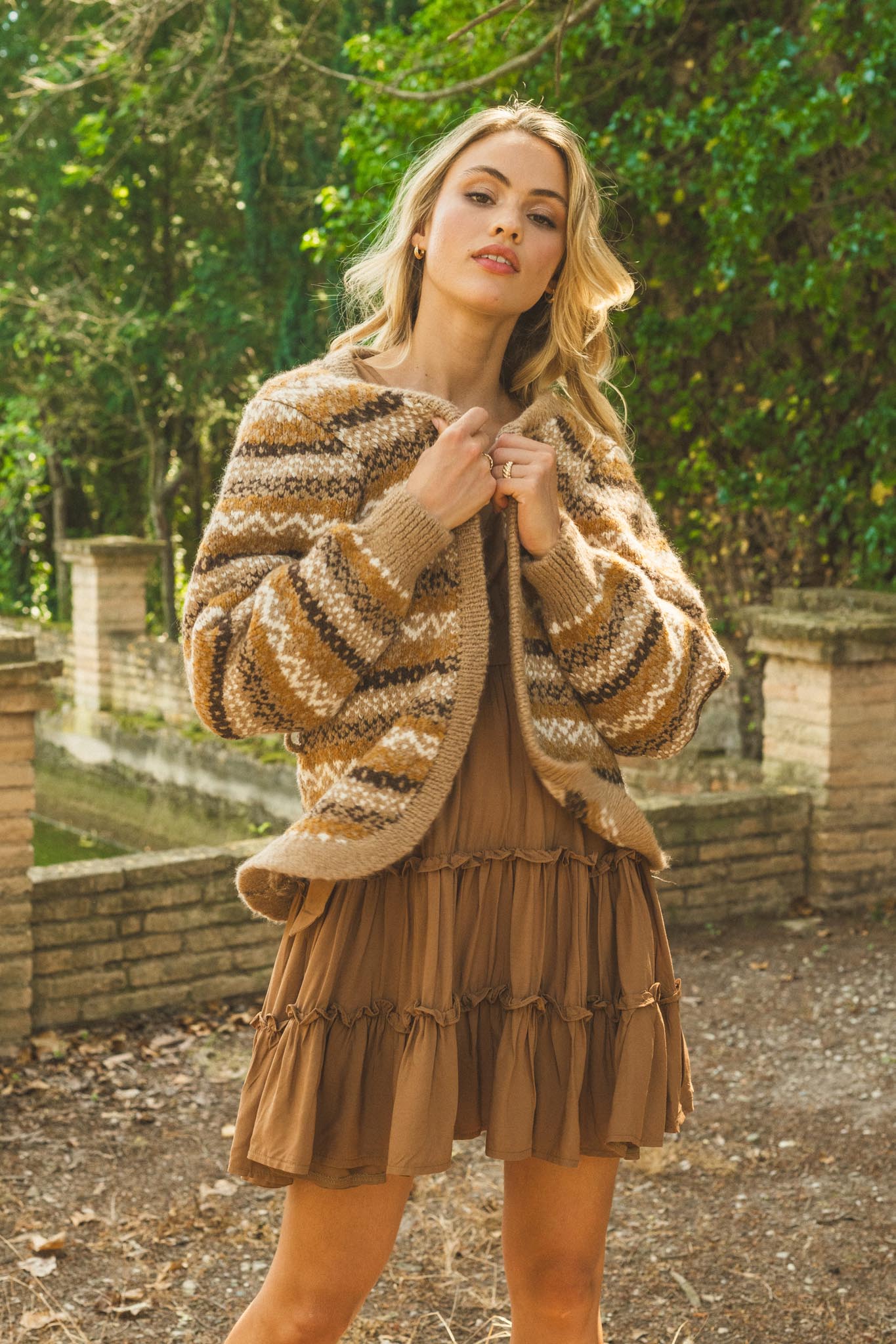 Strickjacke Damen im Jacquardmuster mit V - Ausschnitt - Blossom Hair & Fashion