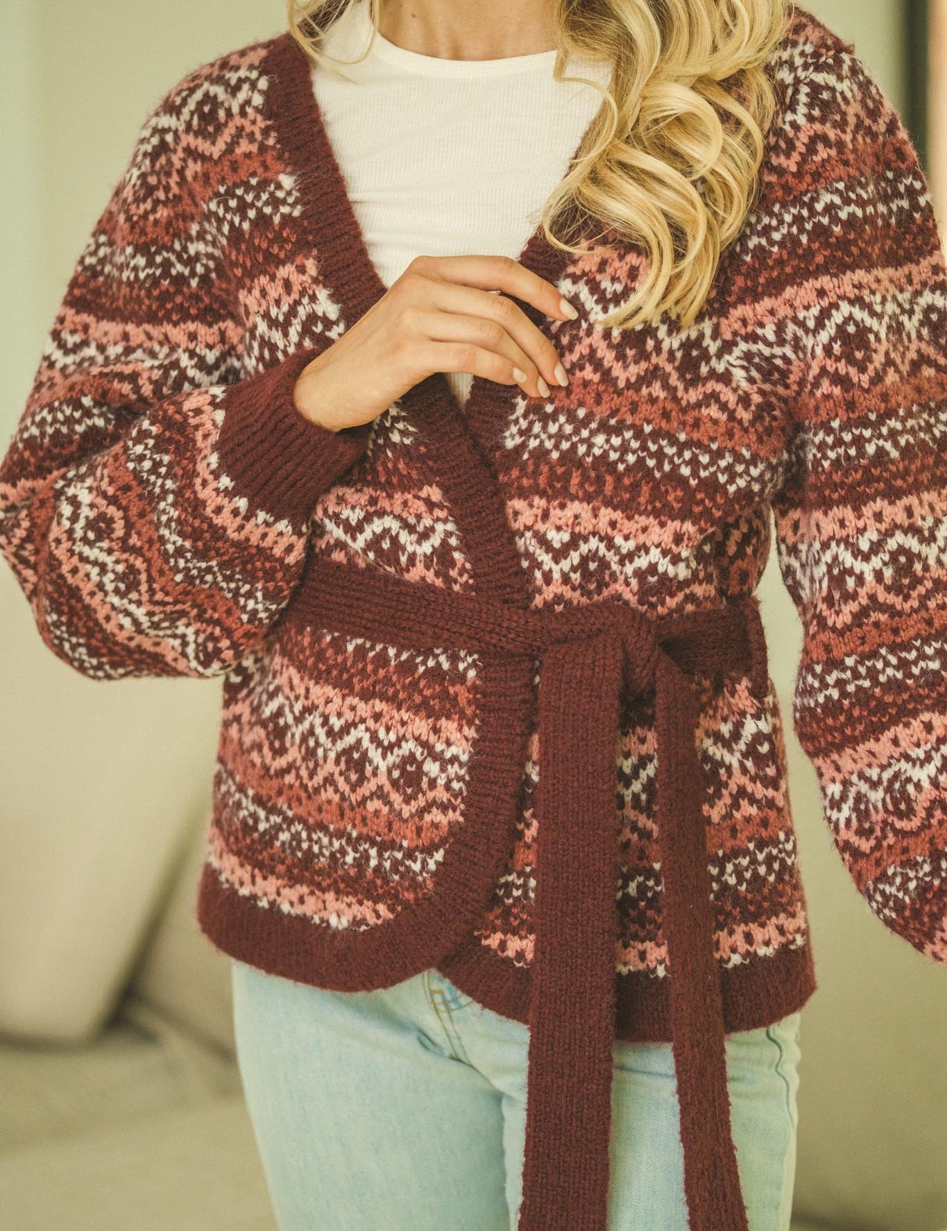 Strickjacke Damen mit Bindegürtel im Jacquardmuster - Blossom Hair & Fashion