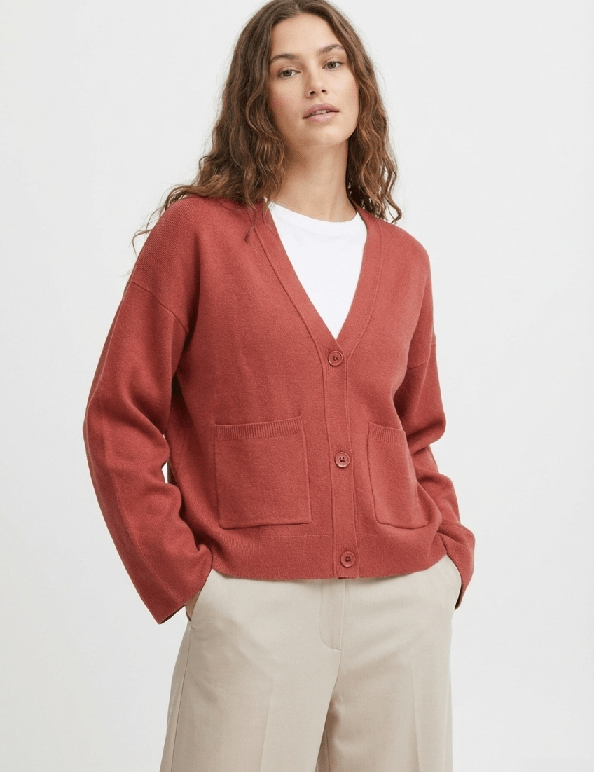 Strickjacke mit V Ausschnitt und Taschen - Blossom Hair & Fashion