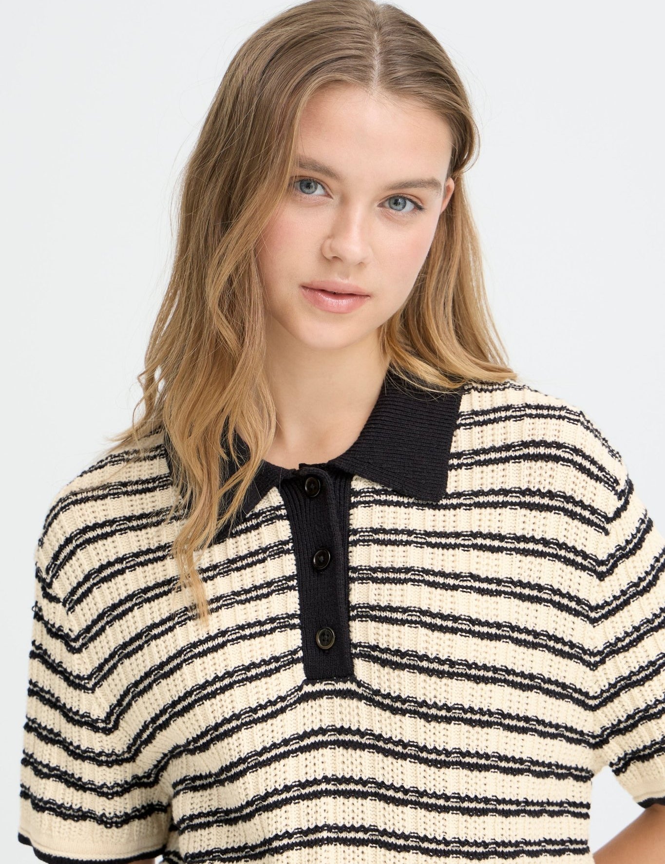 Strickpoloshirt mit Streifen in Schwarz Natur - Blossom Hair & Fashion